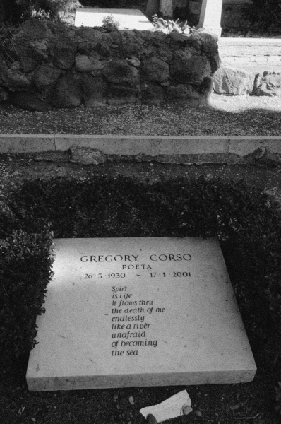 Roma, "Cimitero degli Inglesi", tomba di Gregory Corso.
